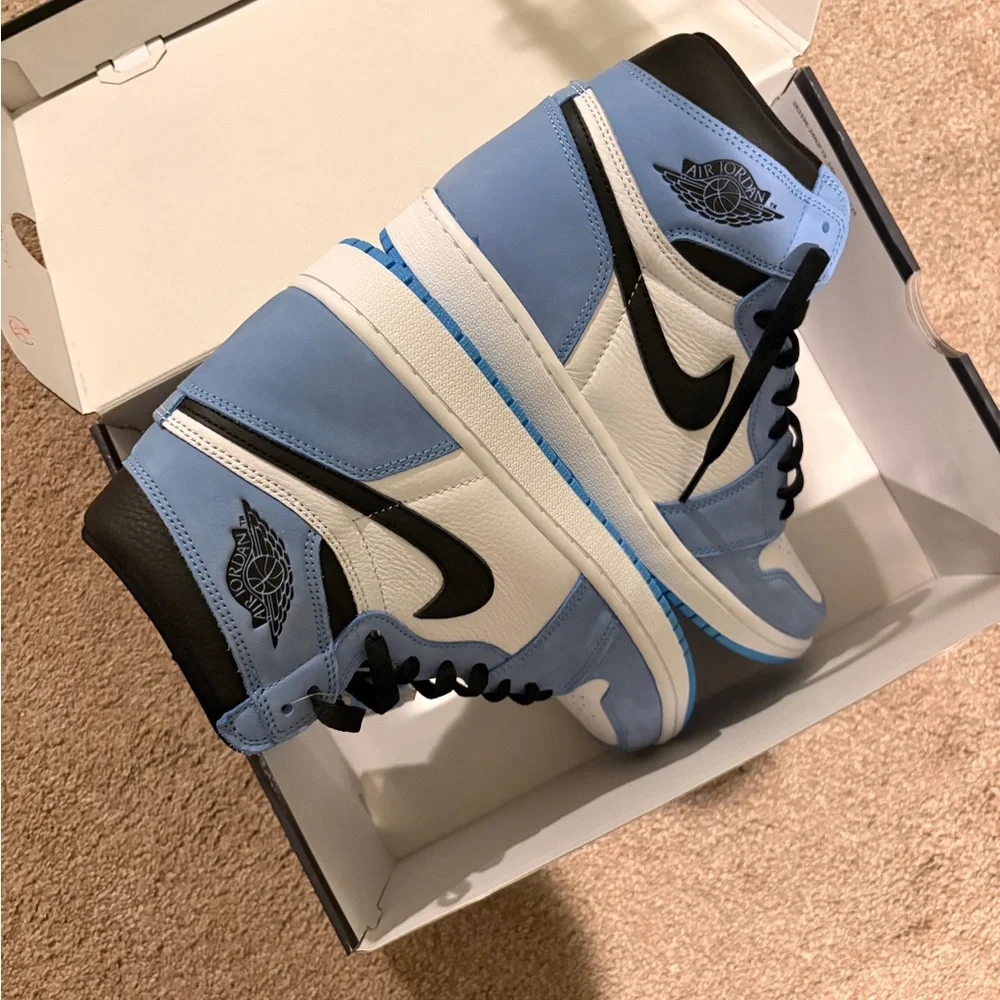 Air Jordan 1 Retro High Men's 10.5 - University Blue - Picture 6 of 10